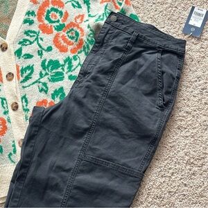 Universal Thread Women’s dark gray straight leg high rise pants, size 10 NWT